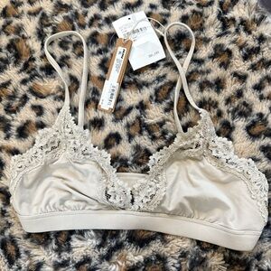 SKIMS fits everybody place bralette